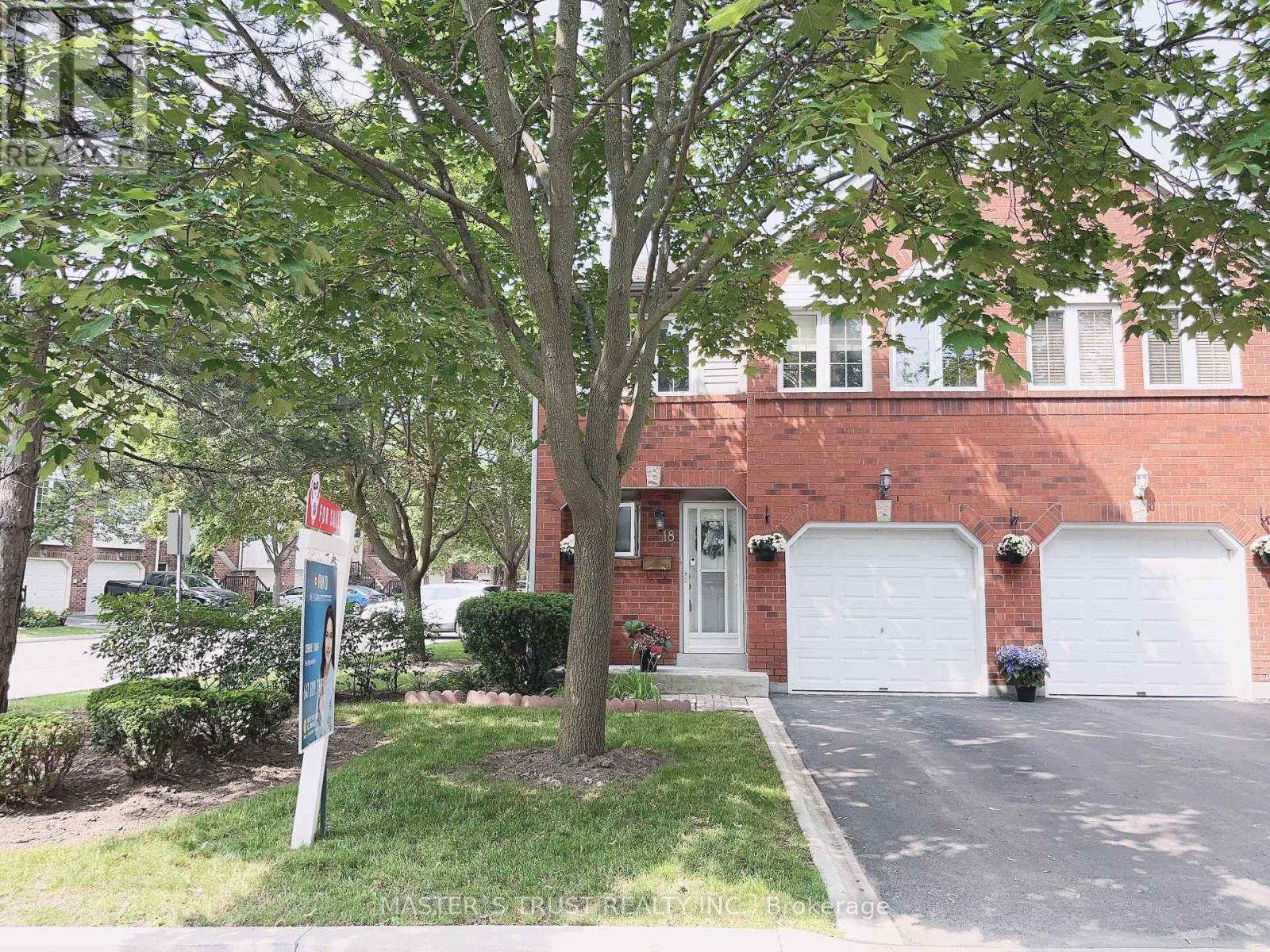 Photo 1 of 40 — 4605 Donegal Drive 18, Mississauga, ON L5M4X7