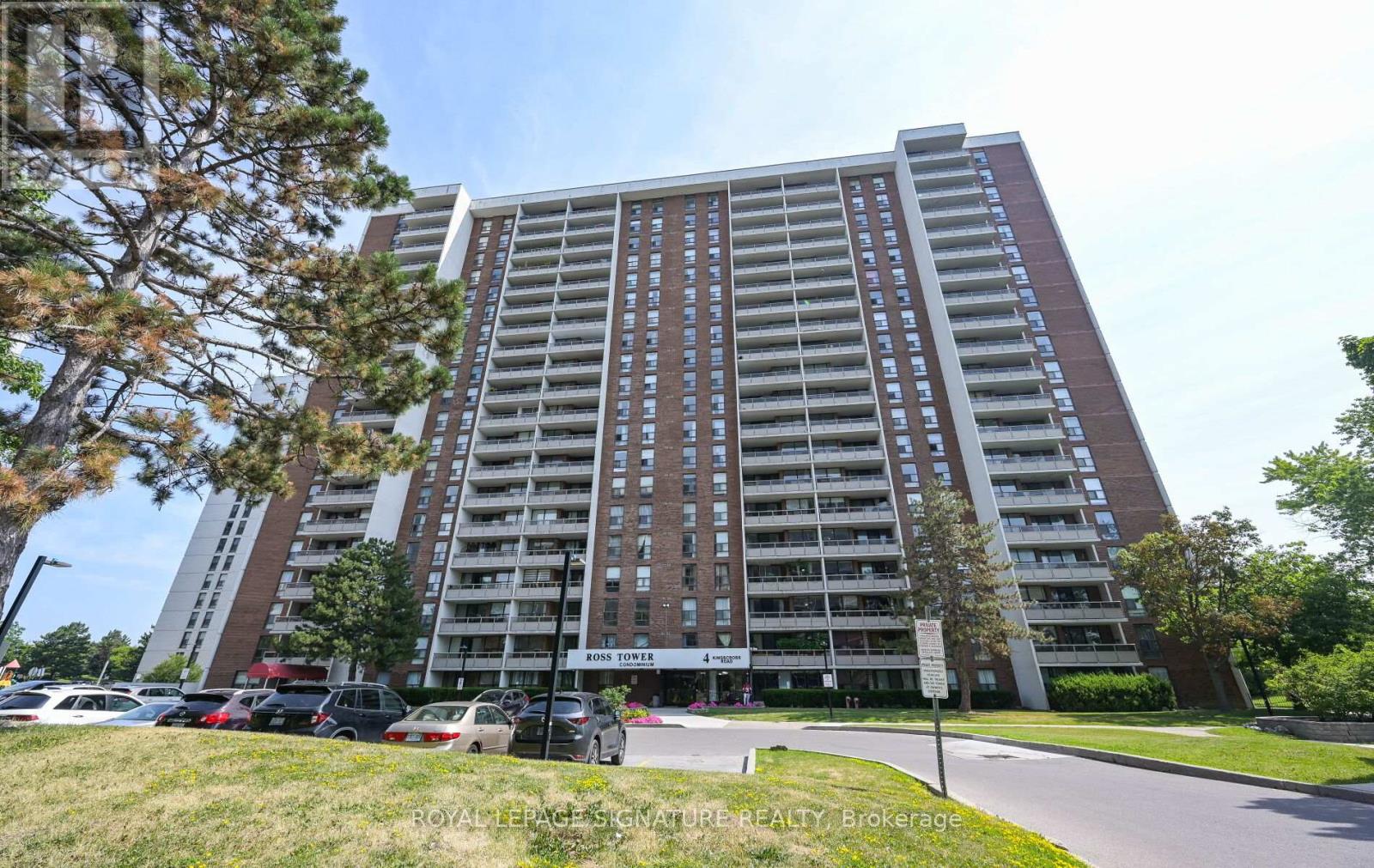 Photo 1 of 22 — 801 - 4 KINGS CROSS ROAD Unit 801, Brampton (Queen Street Corridor), ON L6T3X8