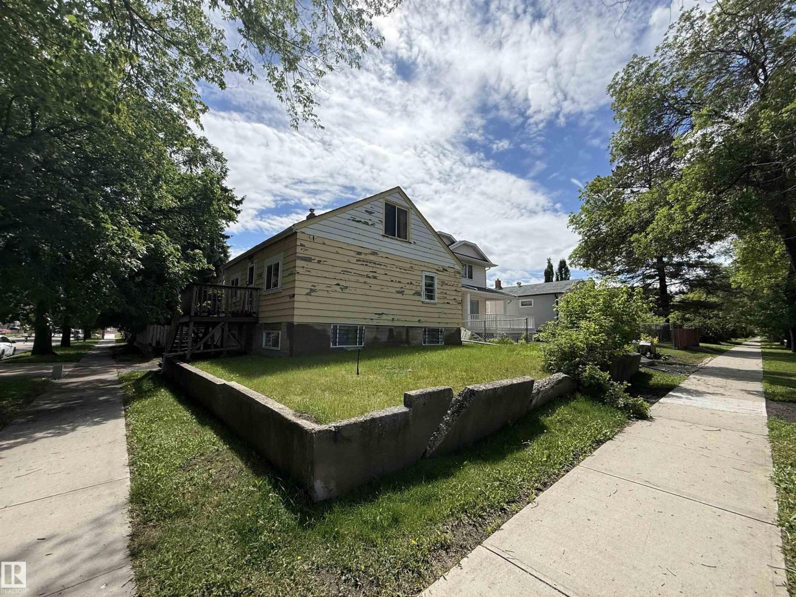 10186 143 ST NW