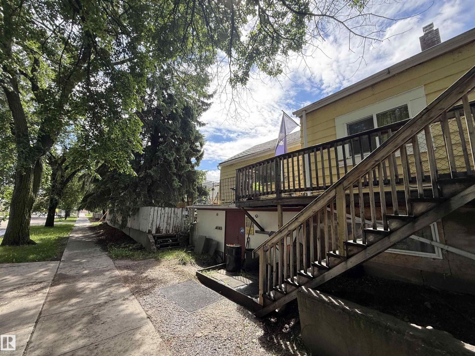10186 143 ST NW