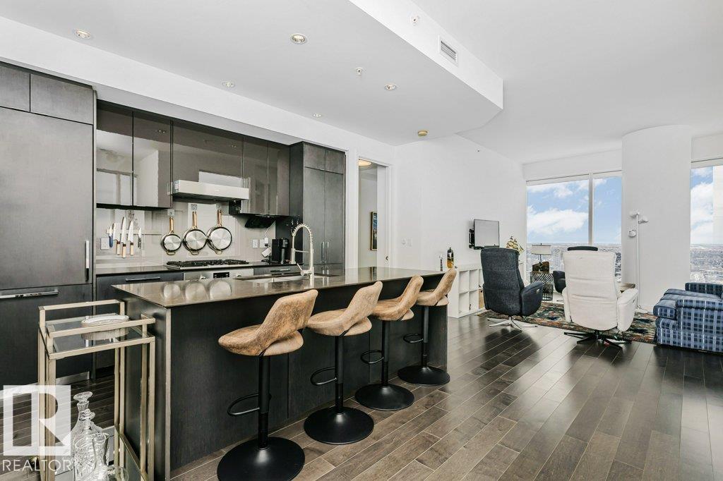 #4401 10360 102 ST NW