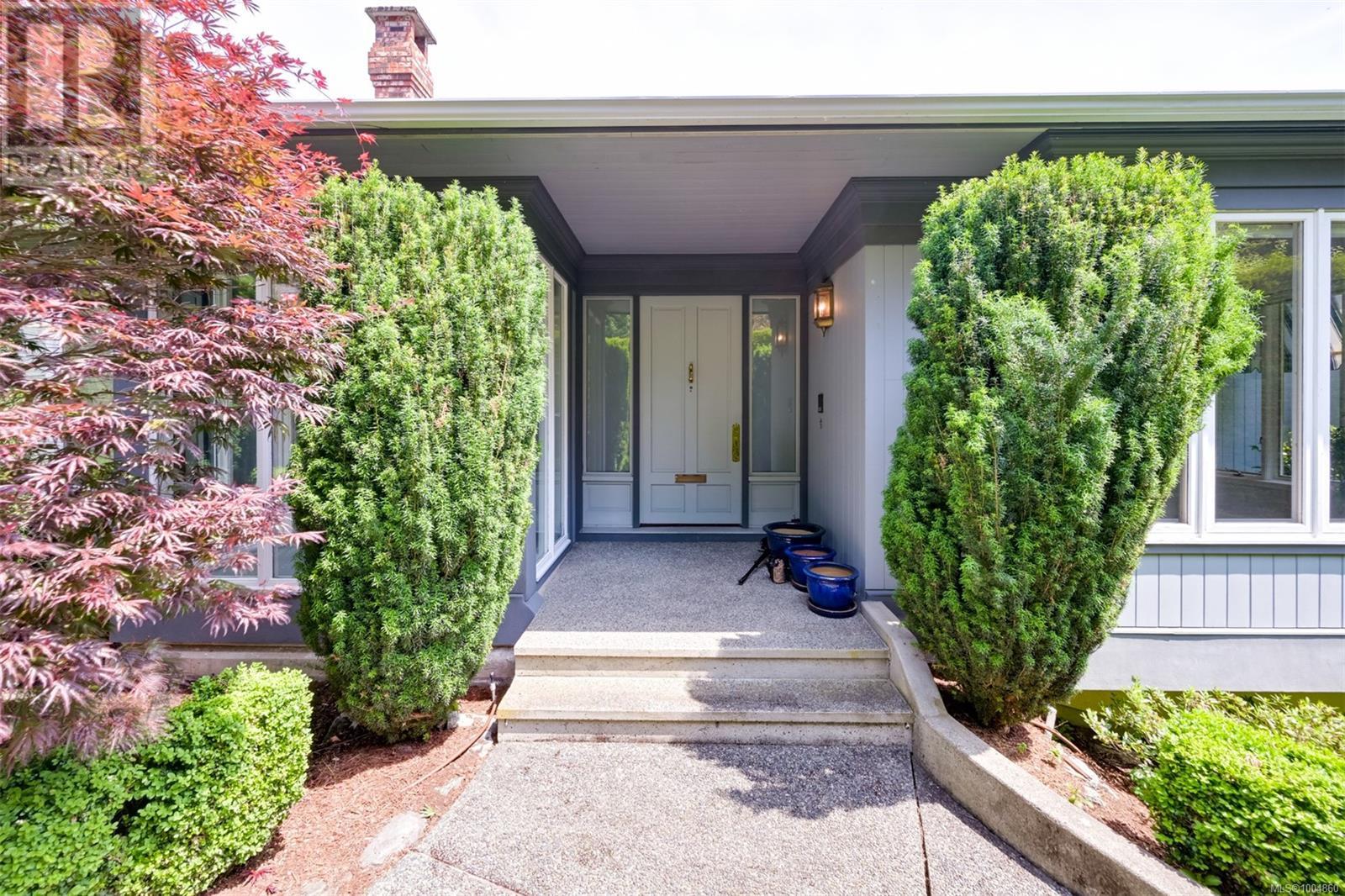4821 Amblewood Dr