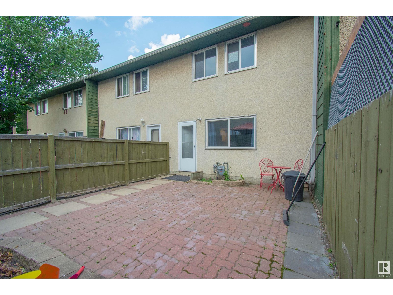 768 ABBOTTSFIELD RD NW
