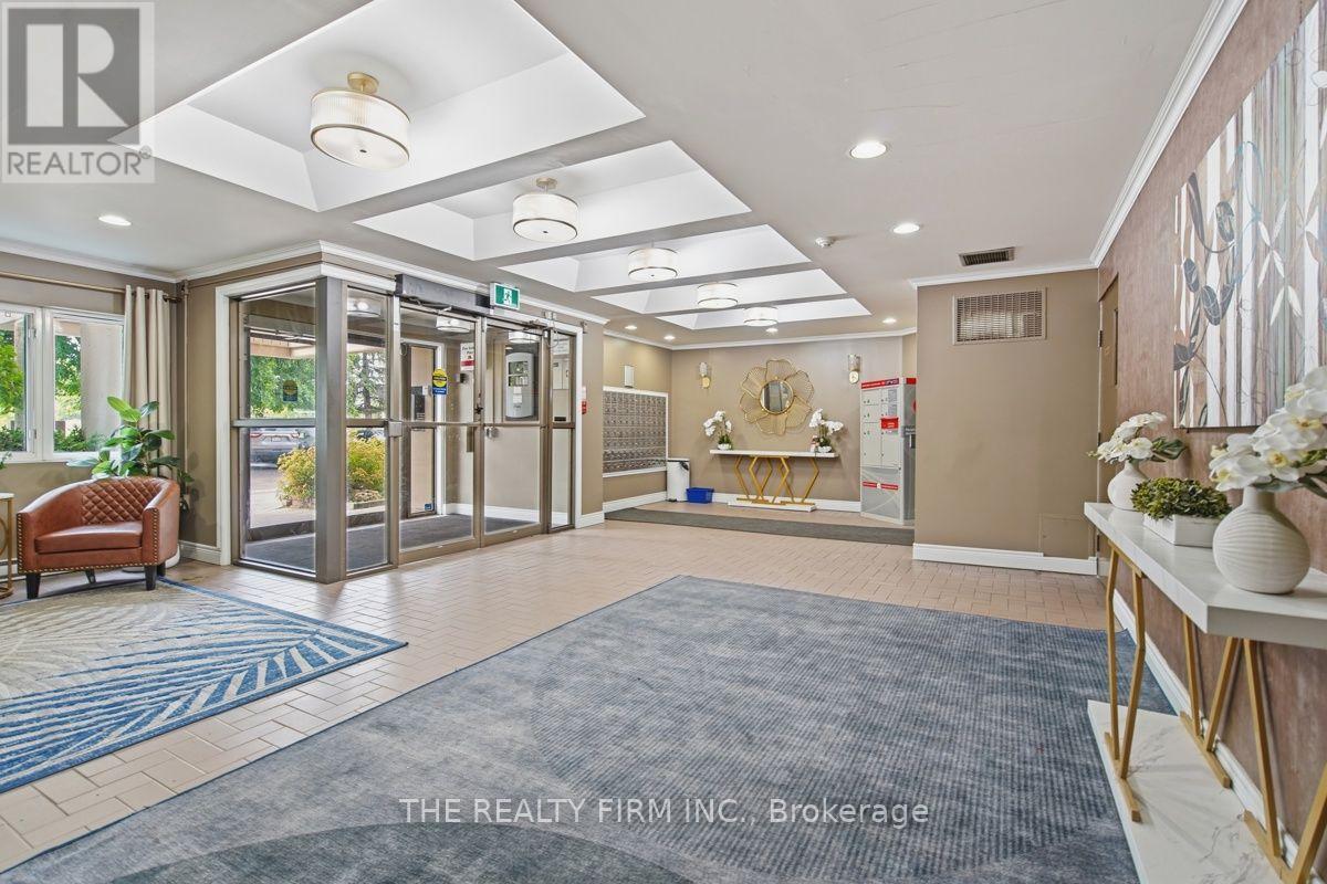 1206 - 858 COMMISSIONERS ROAD E