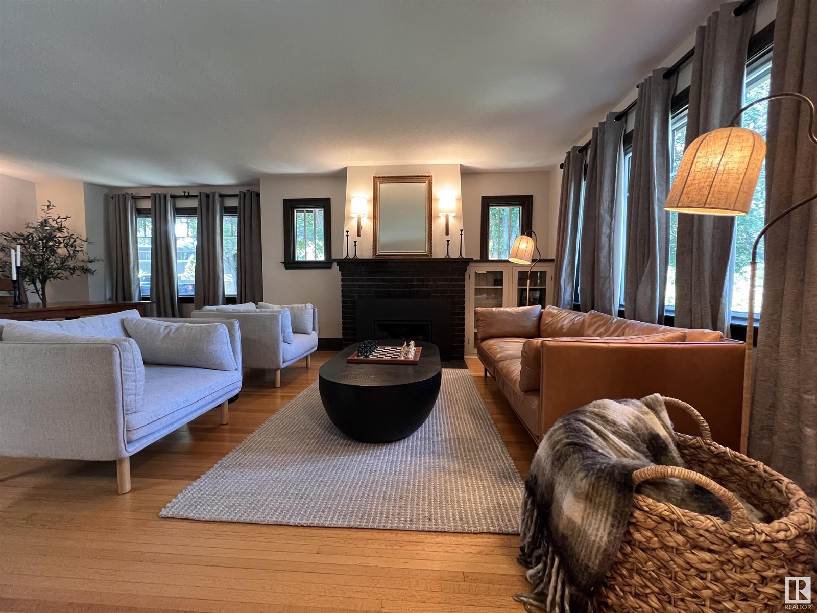 8 BURNHAM AV