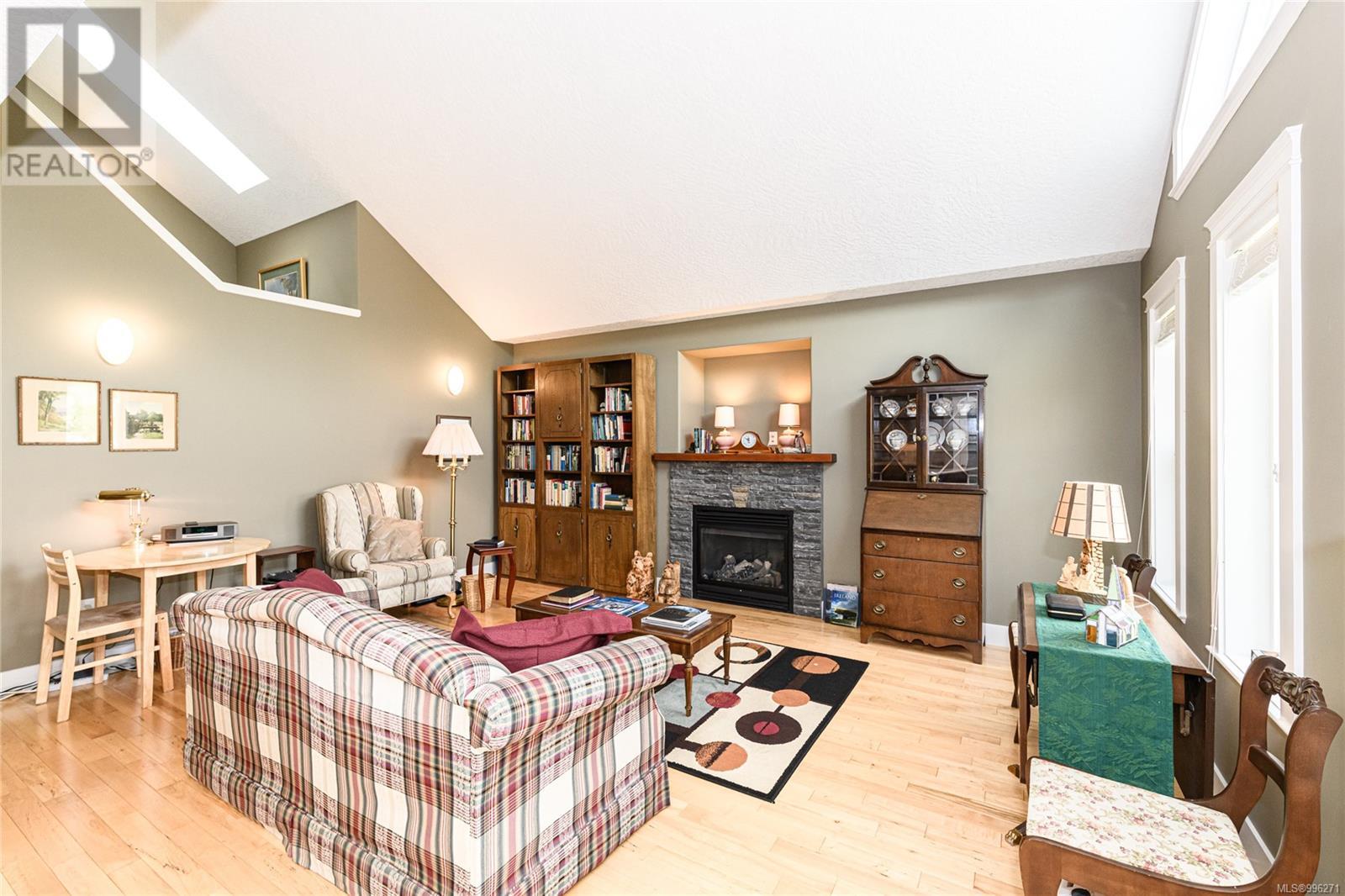 1373 Hutchinson Rd