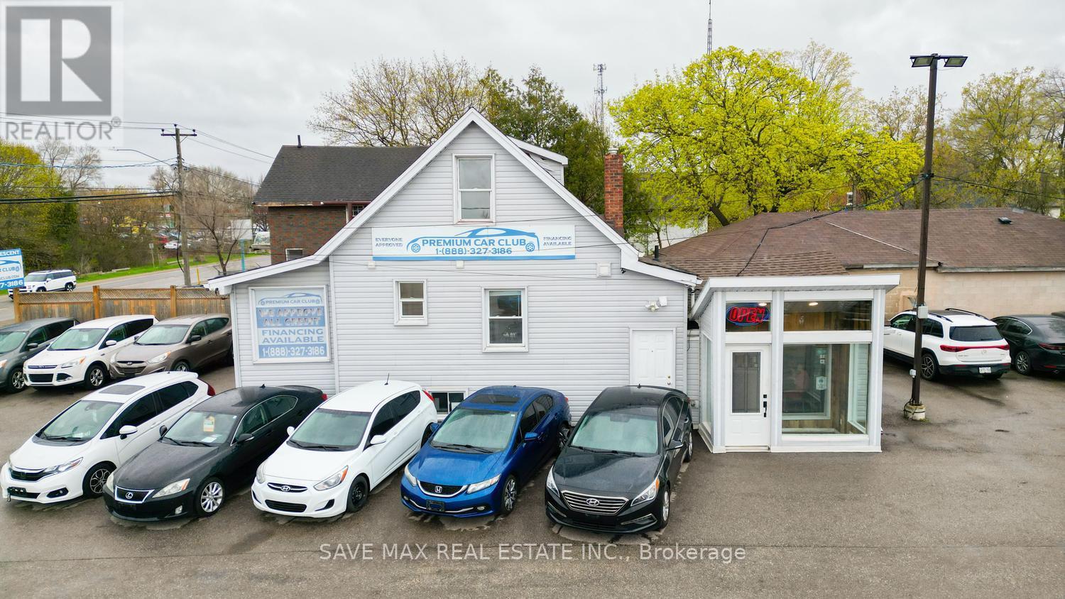 4 BEAUMONT CRESCENT
