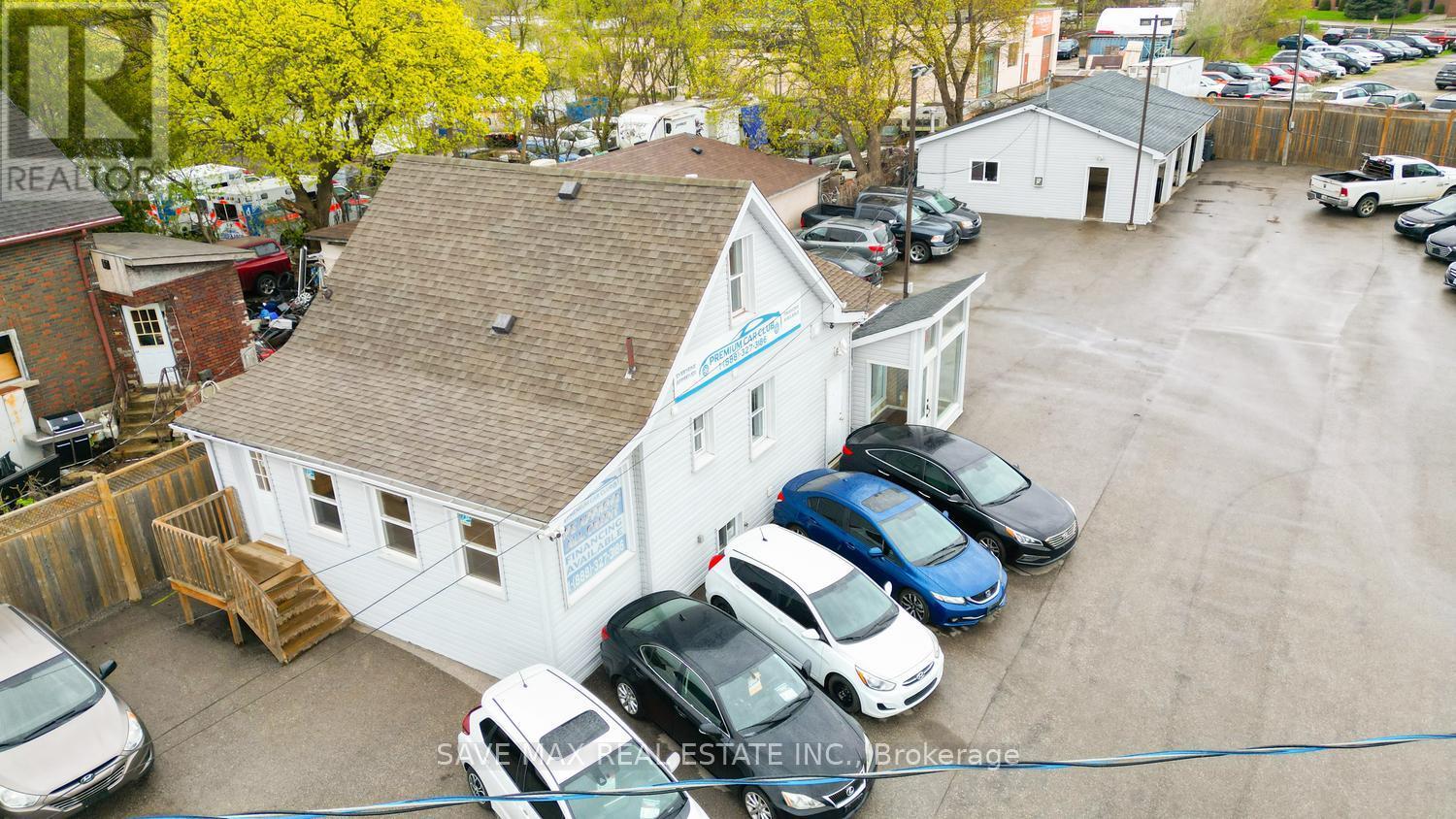 4 BEAUMONT CRESCENT