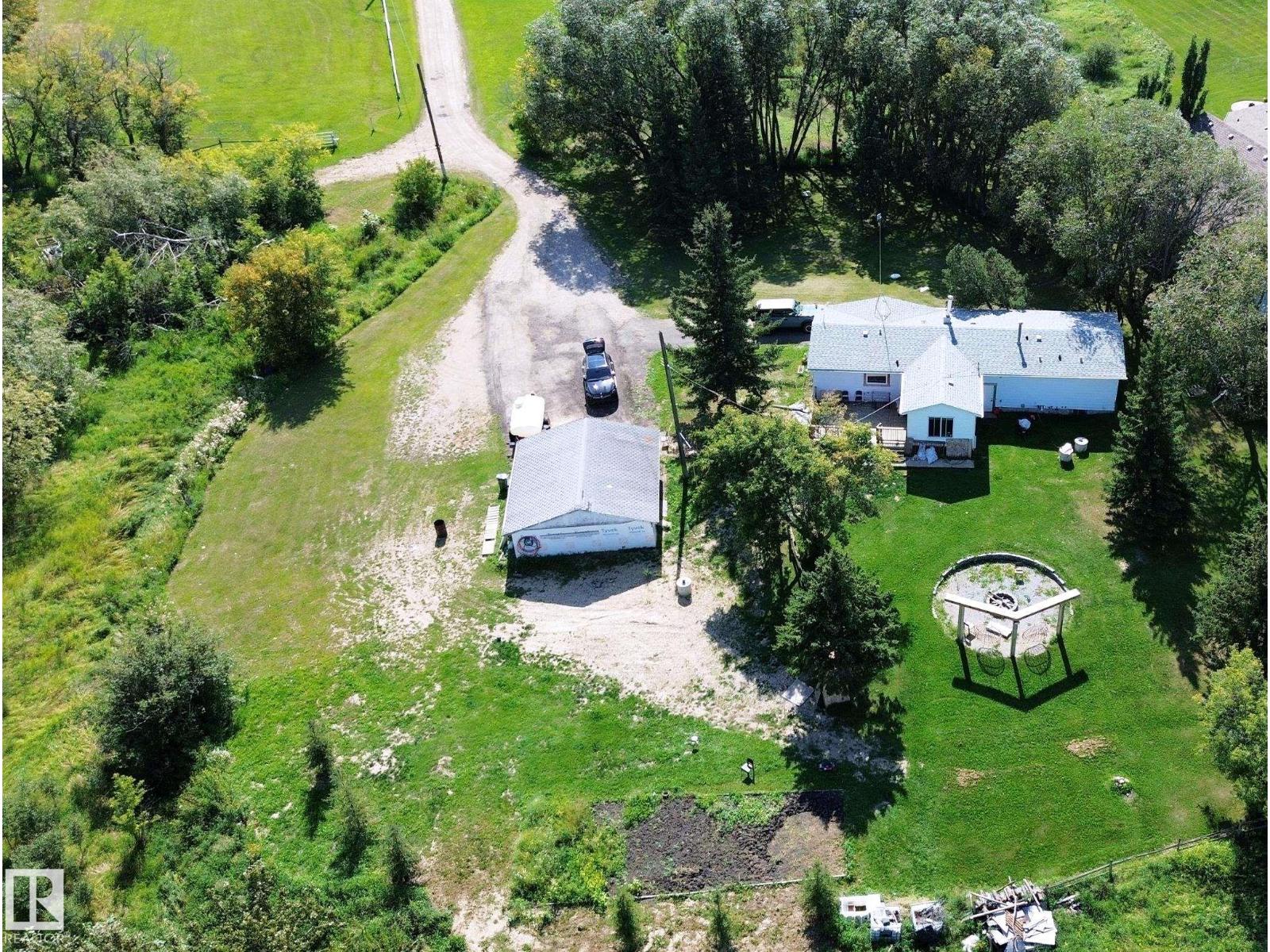 3054 28 AV SW