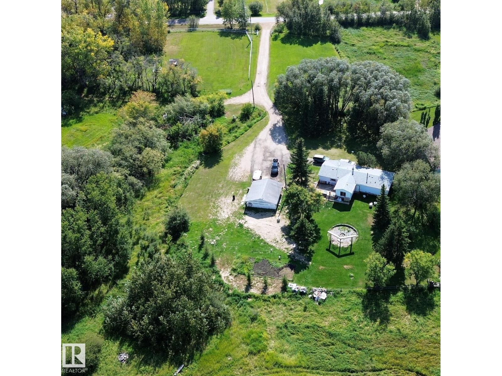3054 28 AV SW