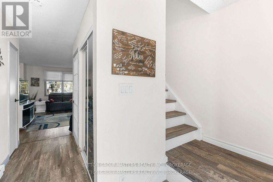 28 - 19 MACPHERSON AVENUE W