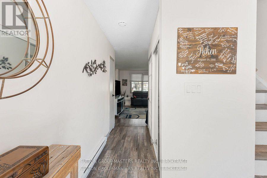 28 - 19 MACPHERSON AVENUE W