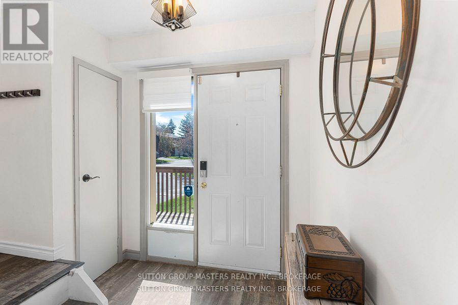 28 - 19 MACPHERSON AVENUE W