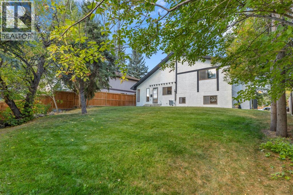 208 Cedarille Green SW