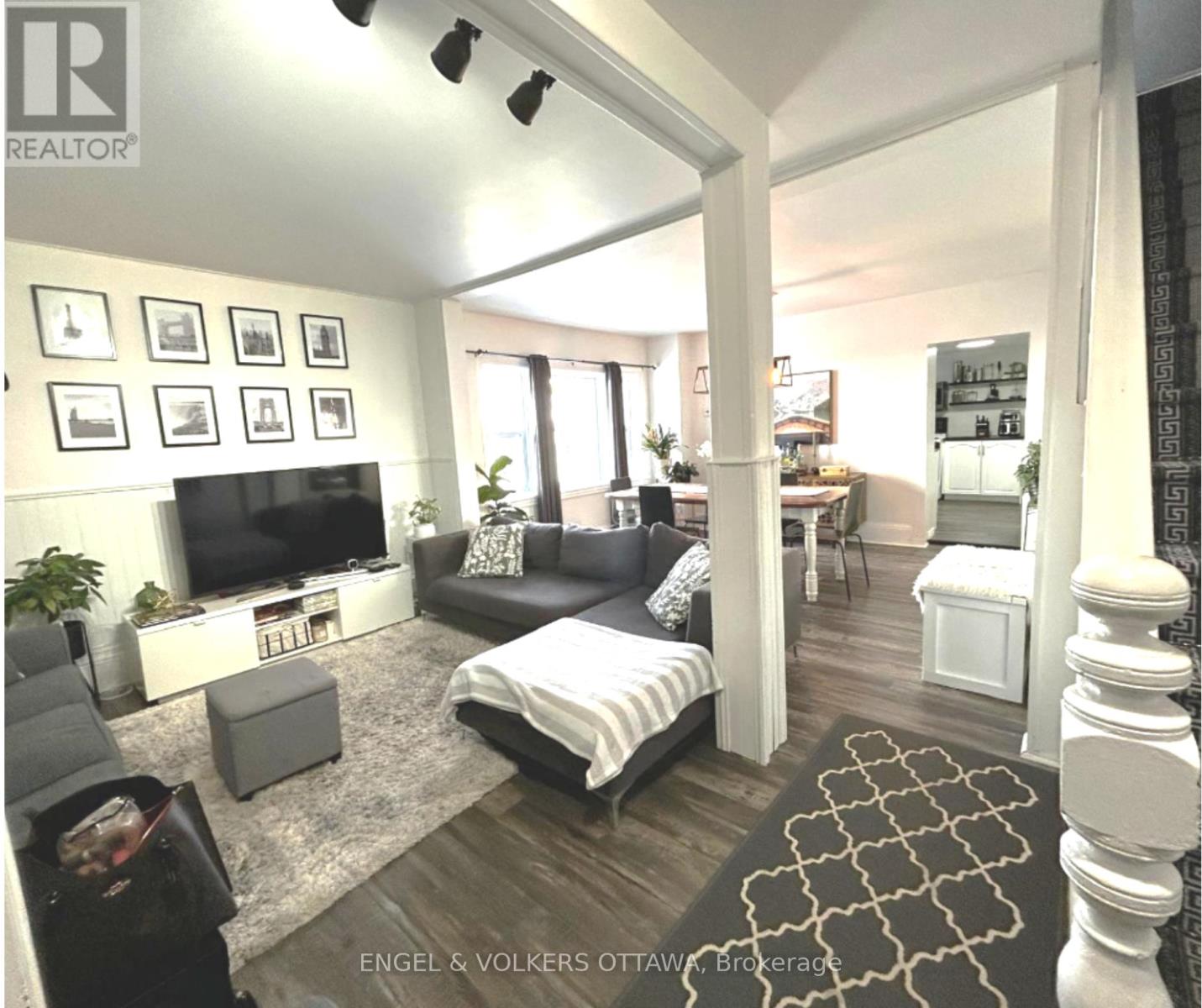 111 RUSSELL STREET N