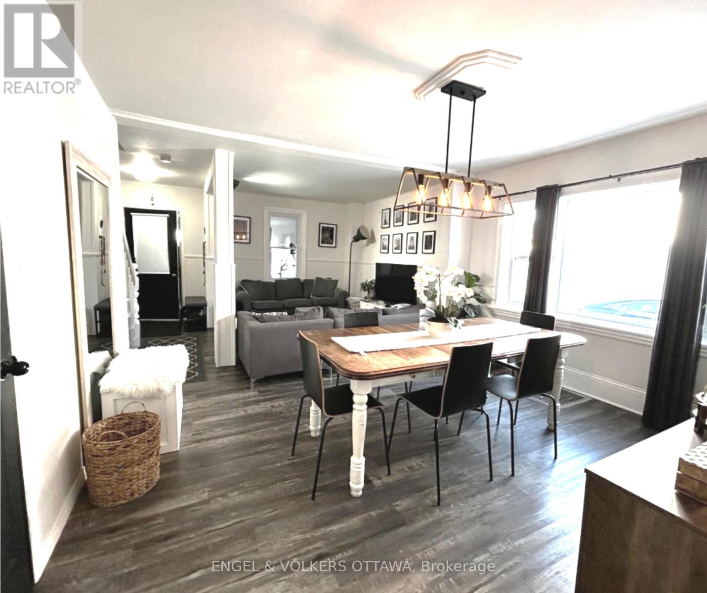 111 RUSSELL STREET N