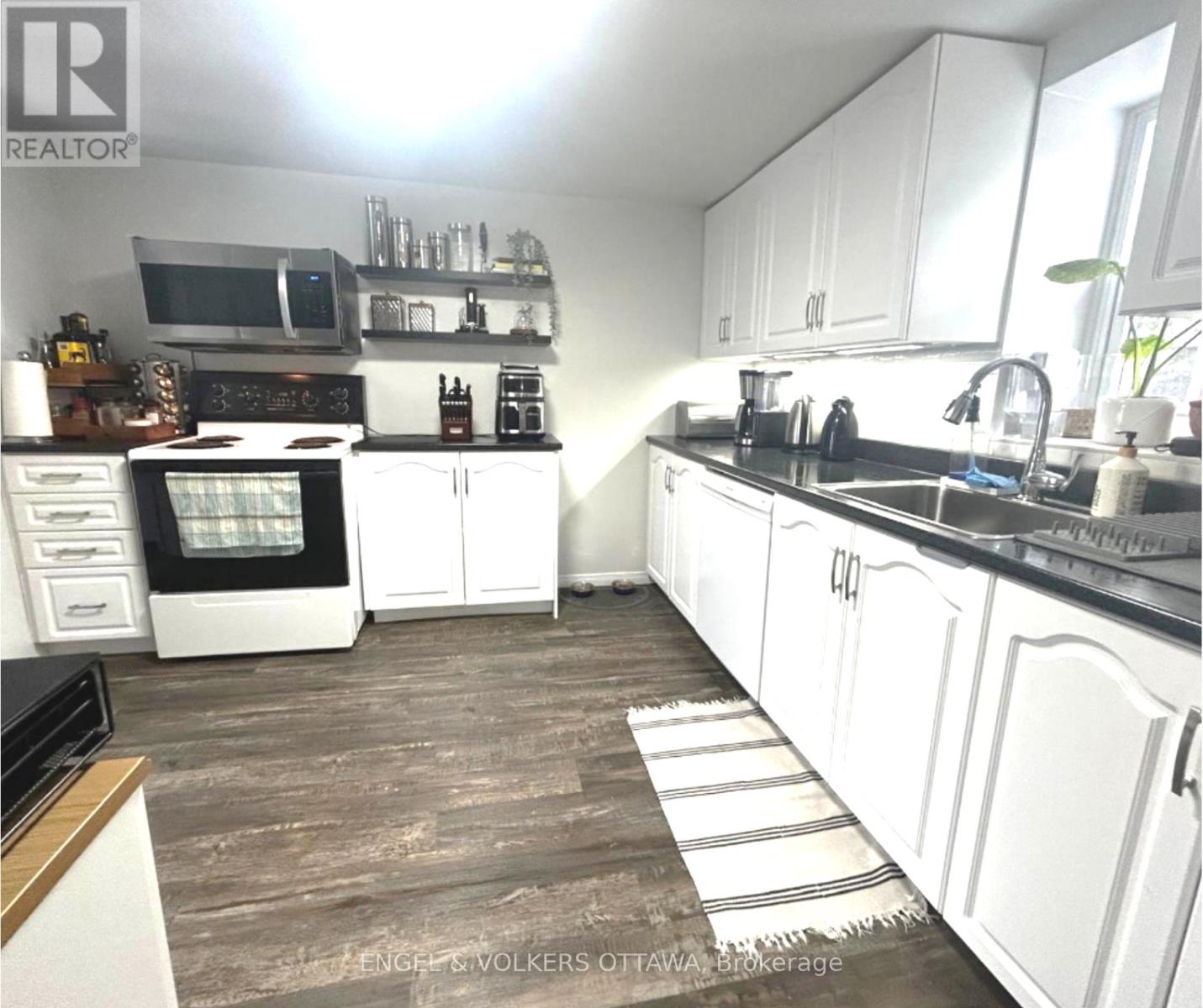 111 RUSSELL STREET N