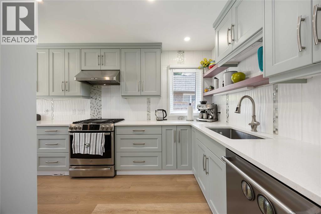 123 Cassandra BOULEVARD