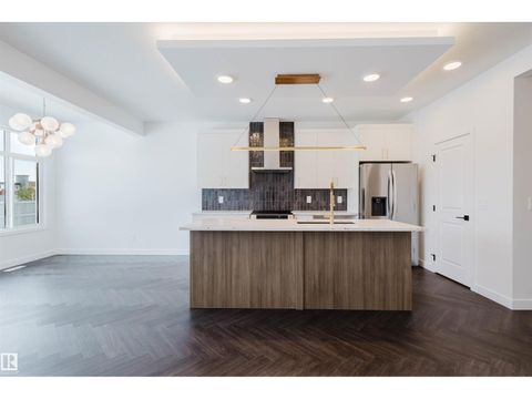 4116 208 ST NW Edmonton AB T6M3E4
