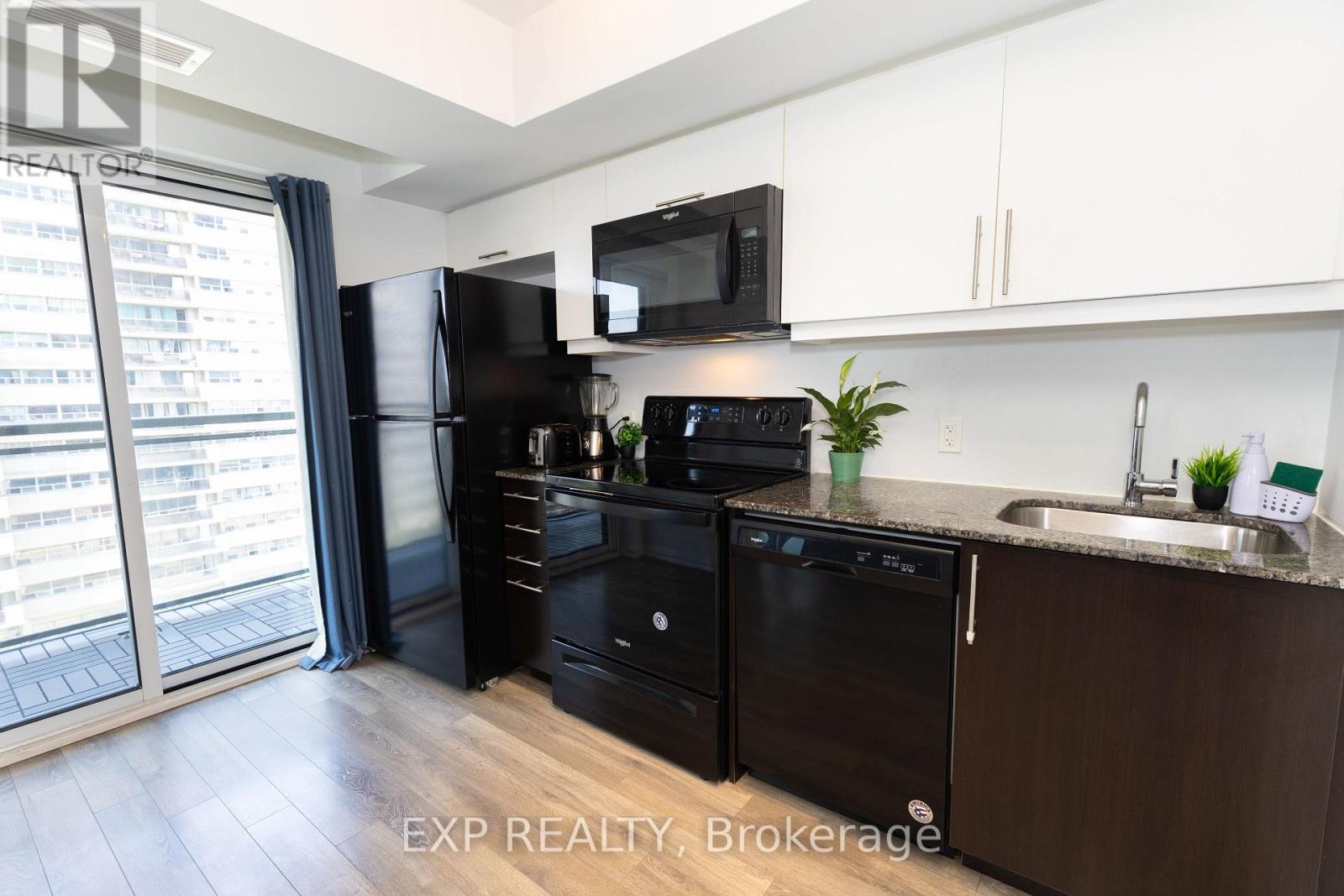 707 - 30 MEADOWGLEN PLACE W