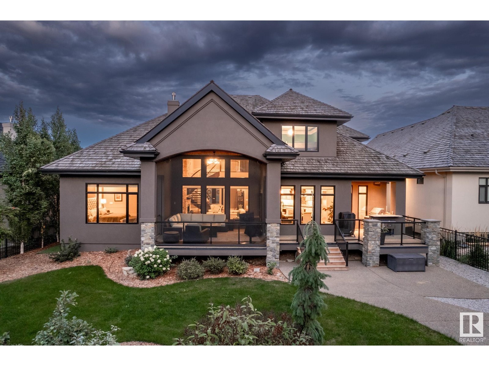2767 Wheaton DR NW