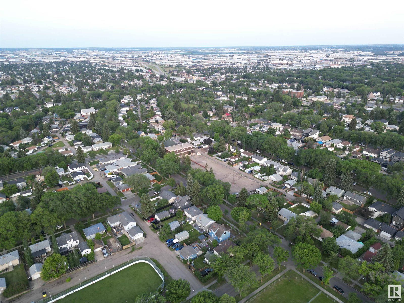 7907 86 AV NW