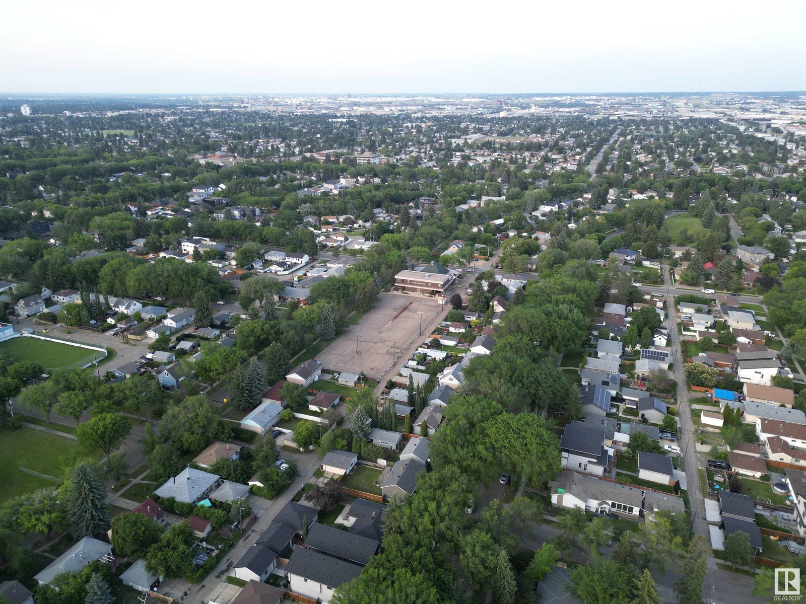 7907 86 AV NW
