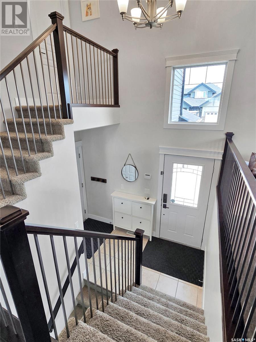 527 Redwood CRESCENT