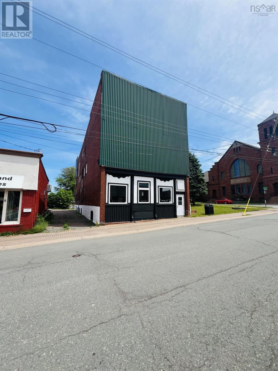 Photo 1 of 32 — 10 Havelock Street, Amherst, NS B4H3J7