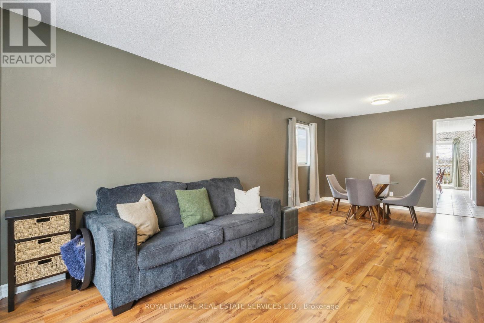 19 ENGEL CRESCENT