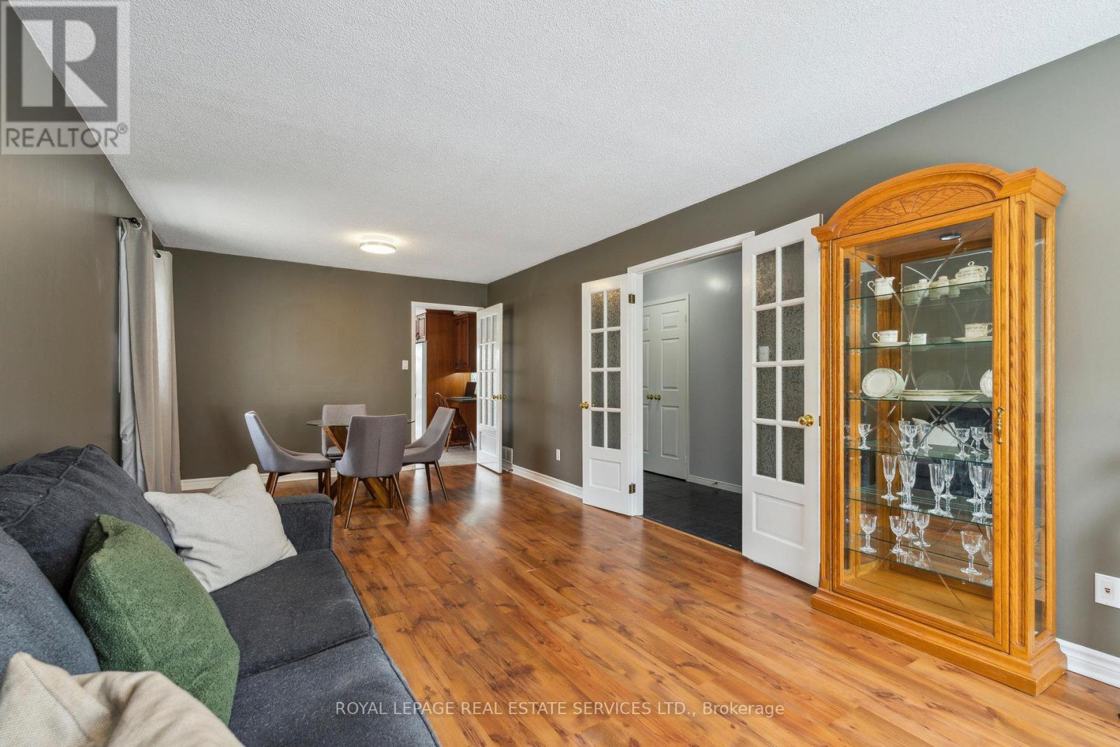 19 ENGEL CRESCENT