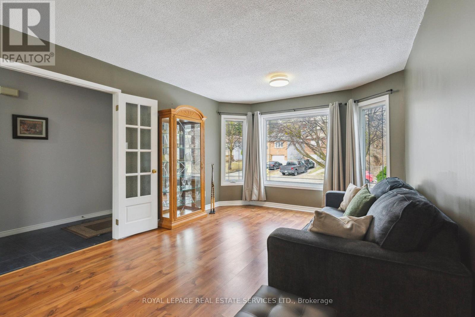 19 ENGEL CRESCENT