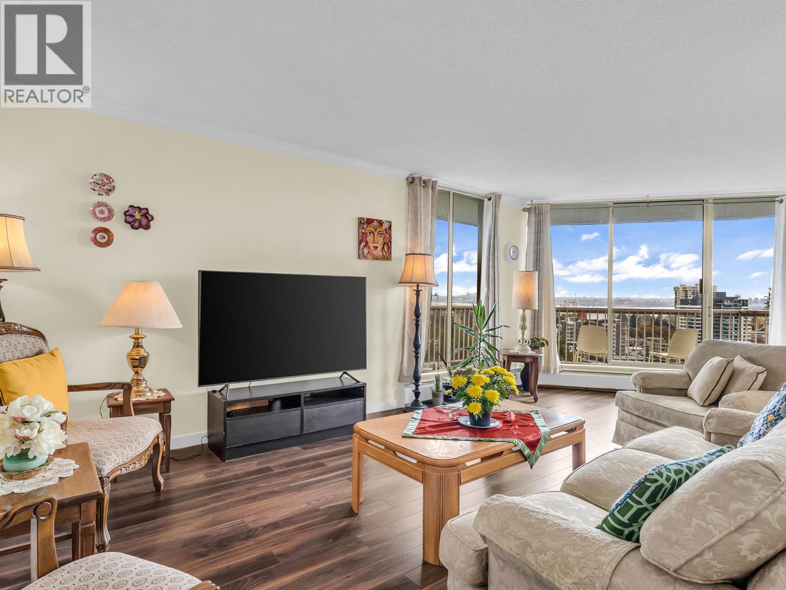 1609 2024 FULLERTON AVENUE