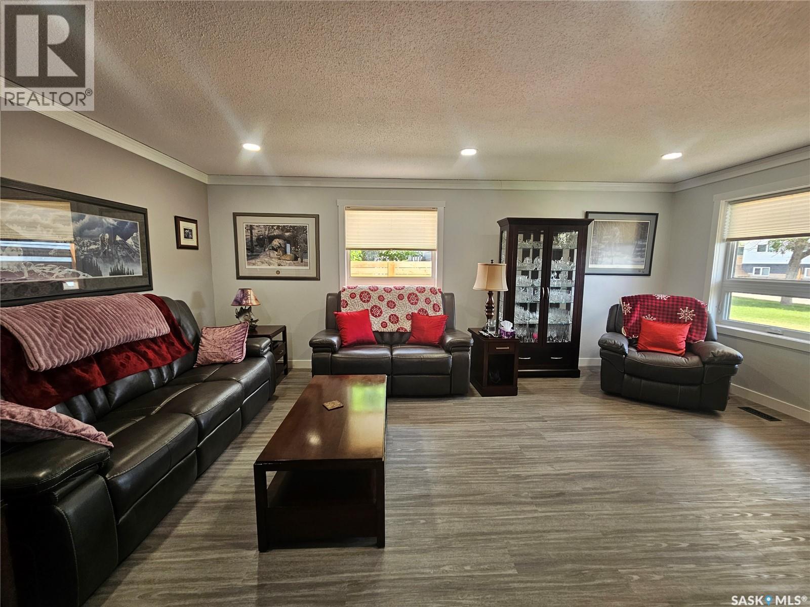 575 9th STREET W