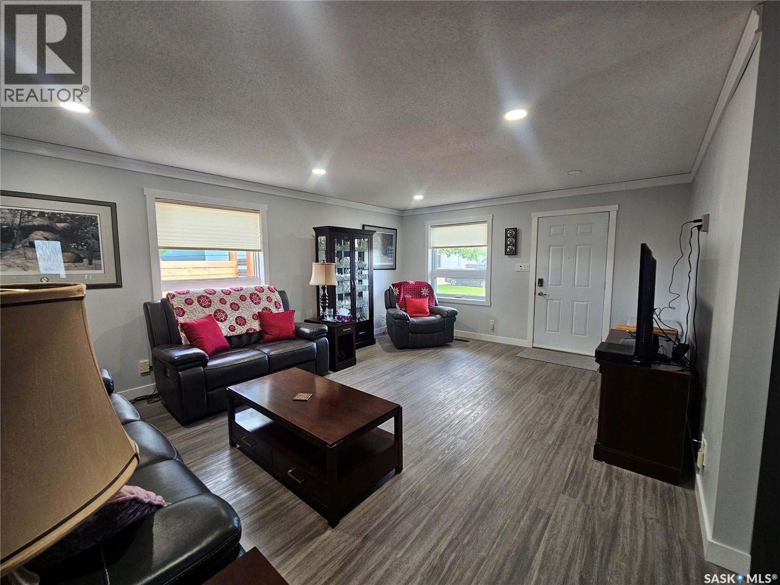 575 9th STREET W