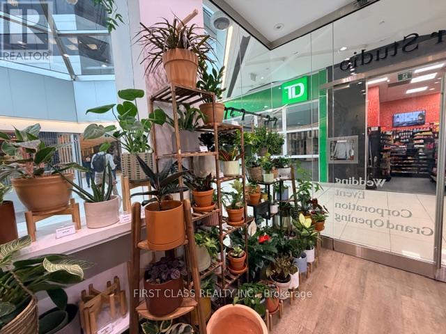 105 - 2 ST. CLAIR AVENUE E