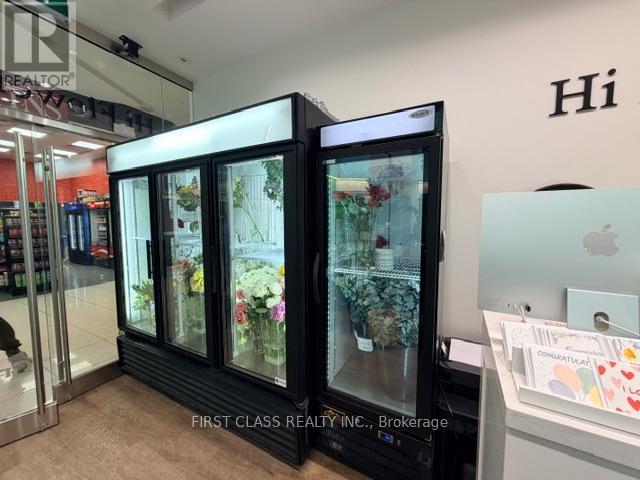 105 - 2 ST. CLAIR AVENUE E