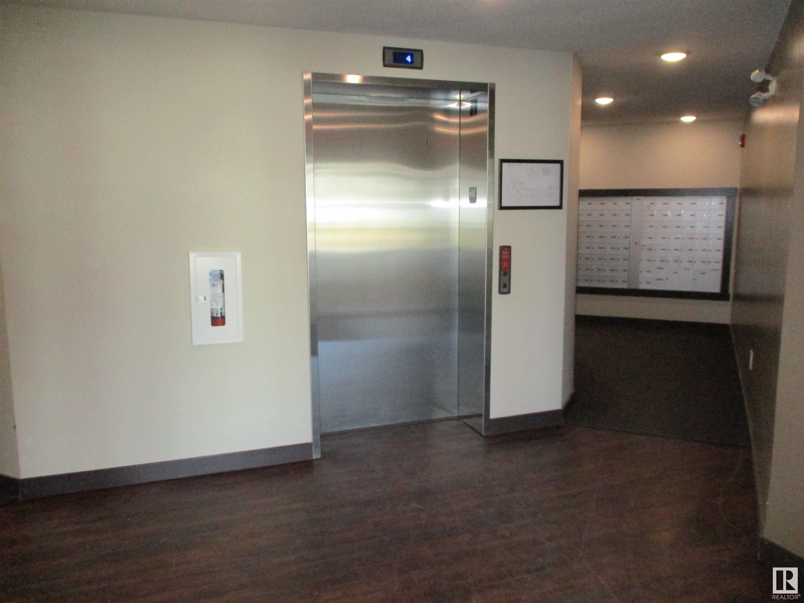 #221 3670 139 AV NW