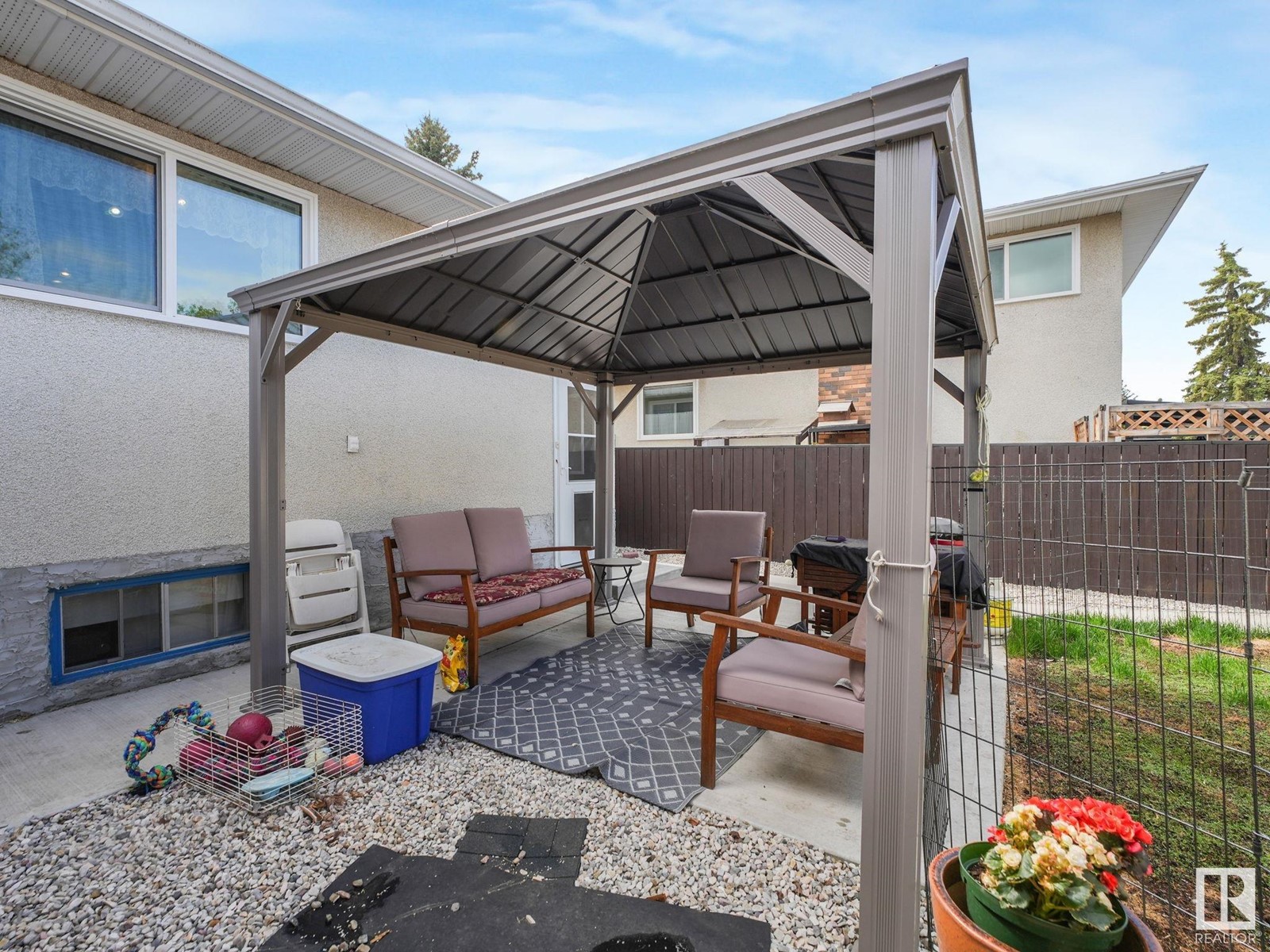 7120 39 AV NW