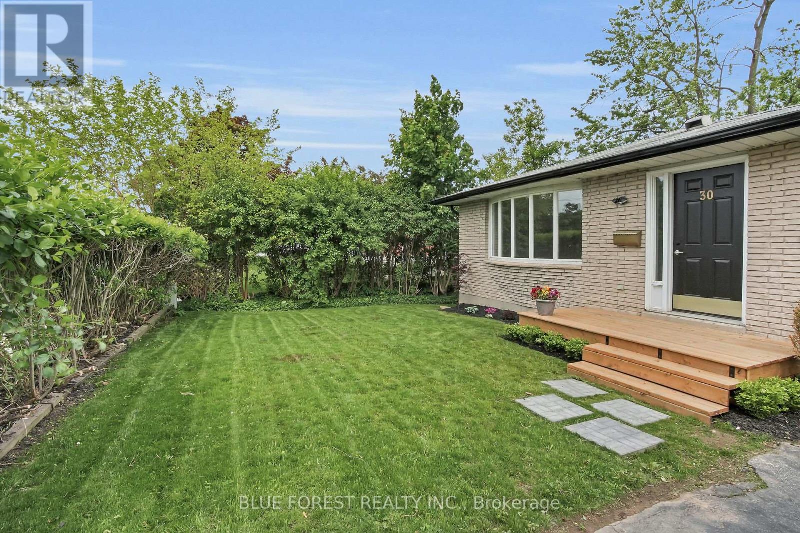 30 BASELINE ROAD E