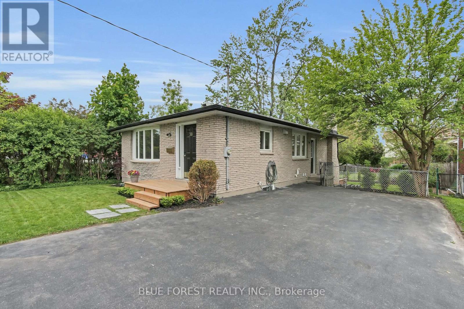 30 BASELINE ROAD E