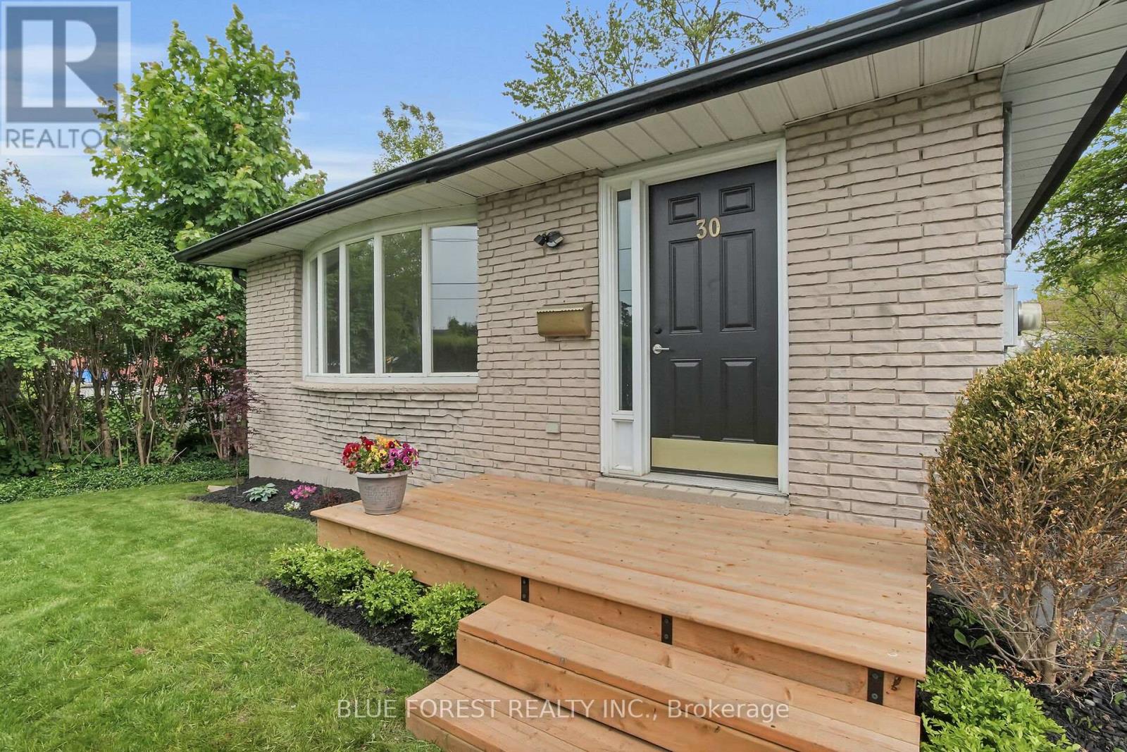 30 BASELINE ROAD E