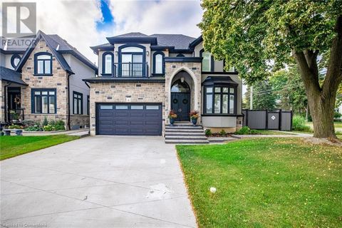 4 LOCKMAN Drive Ancaster ON L9K0C1