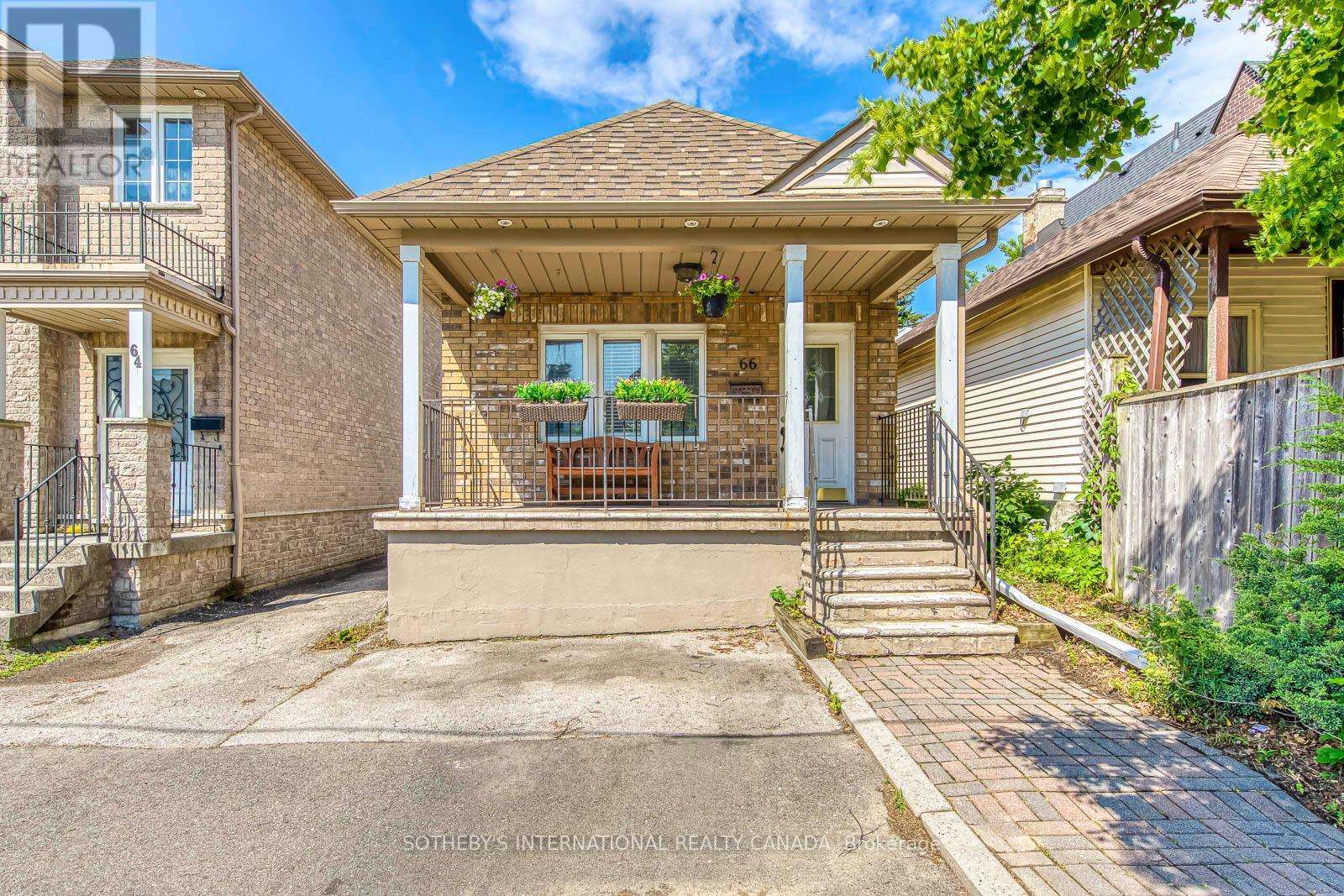 Photo 1 of 20 — 66 TWENTY NINTH STREET, Toronto (Long Branch), ON M8W3B2