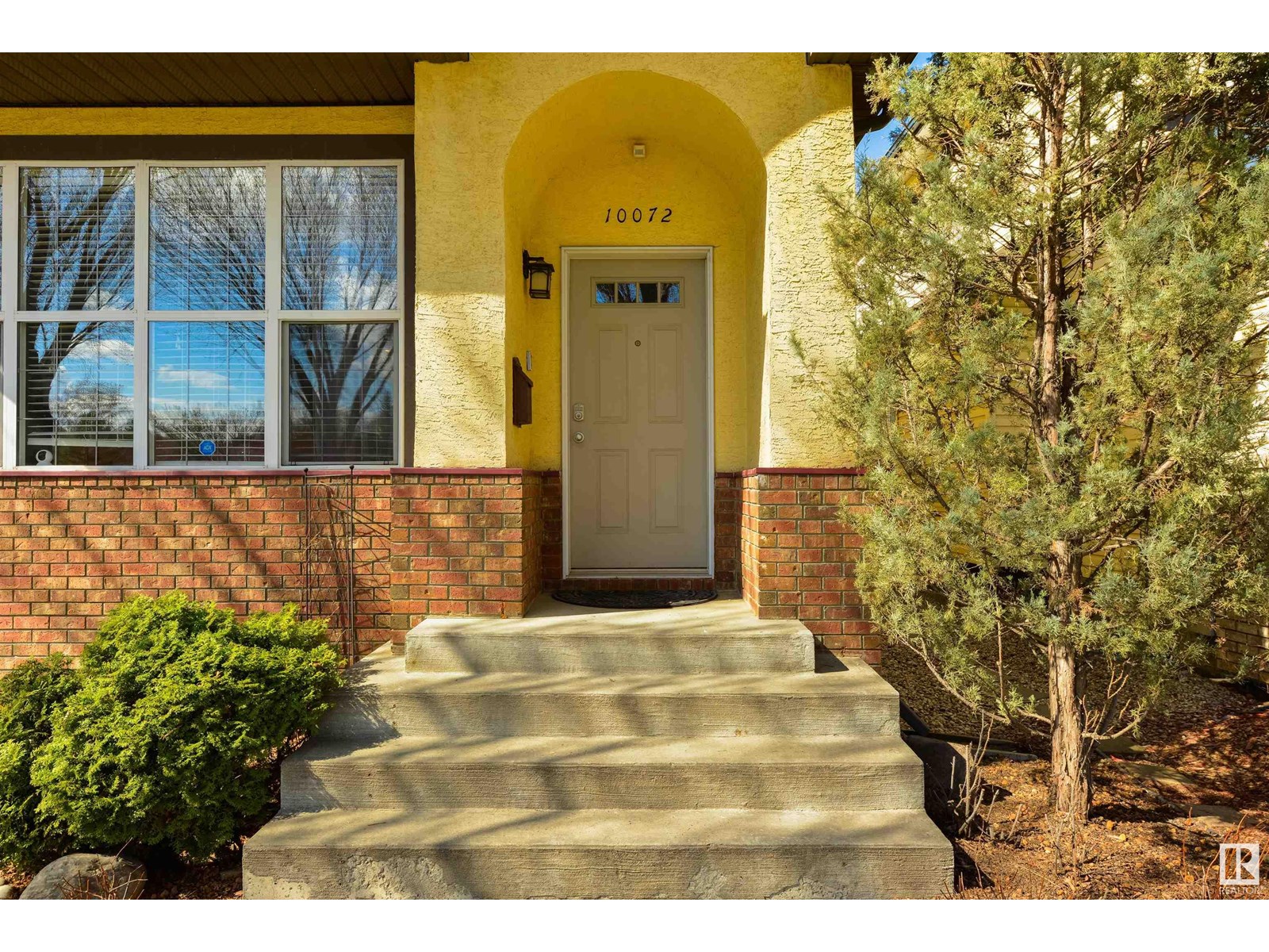 10072 90 ST NW