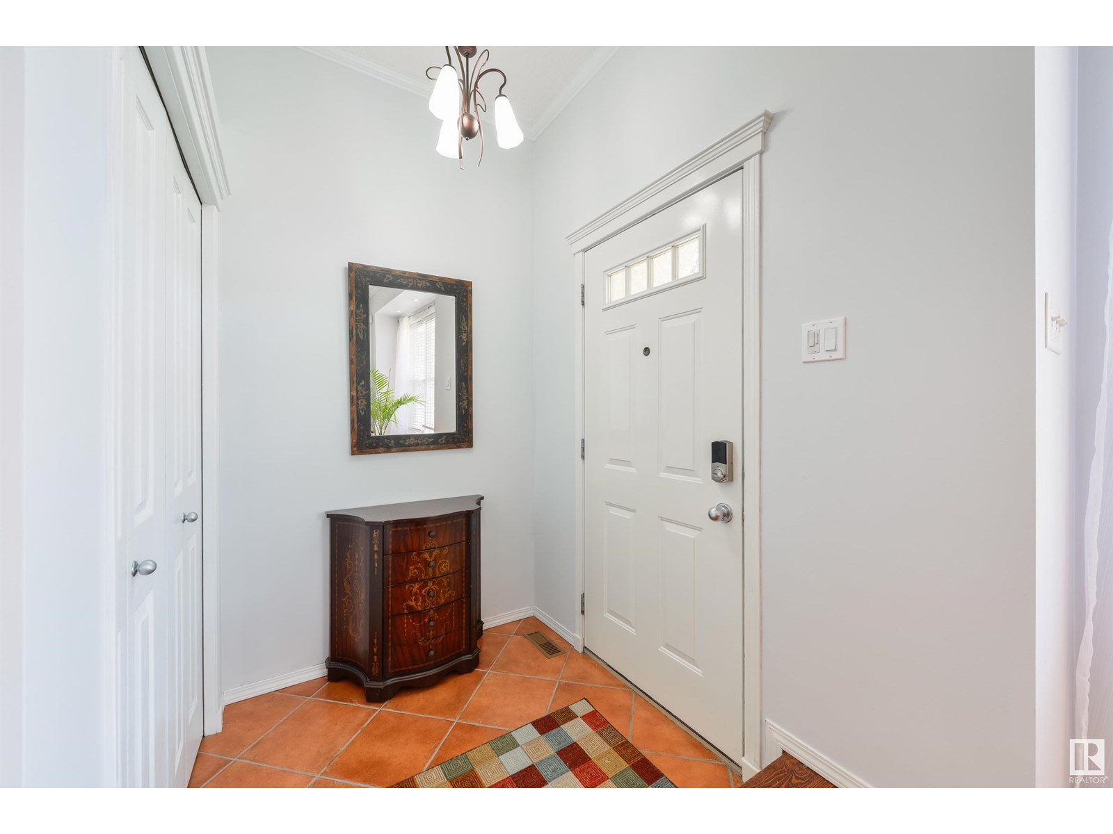 10072 90 ST NW