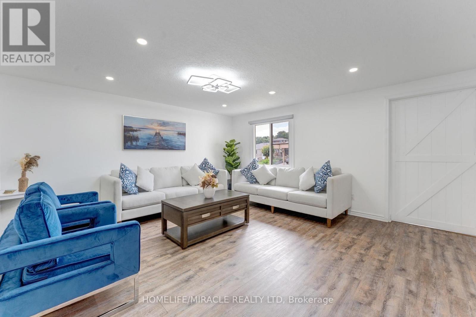 76 FROBISHER COURT