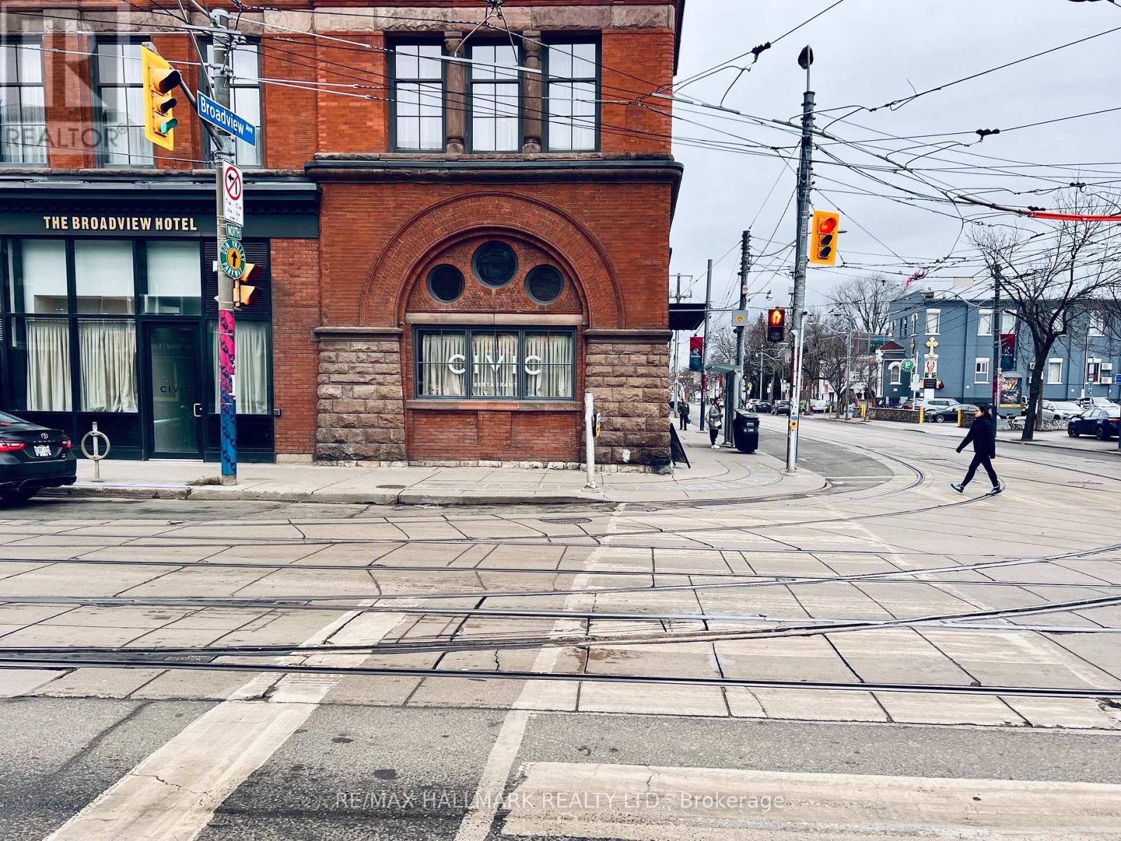 701 QUEEN STREET E