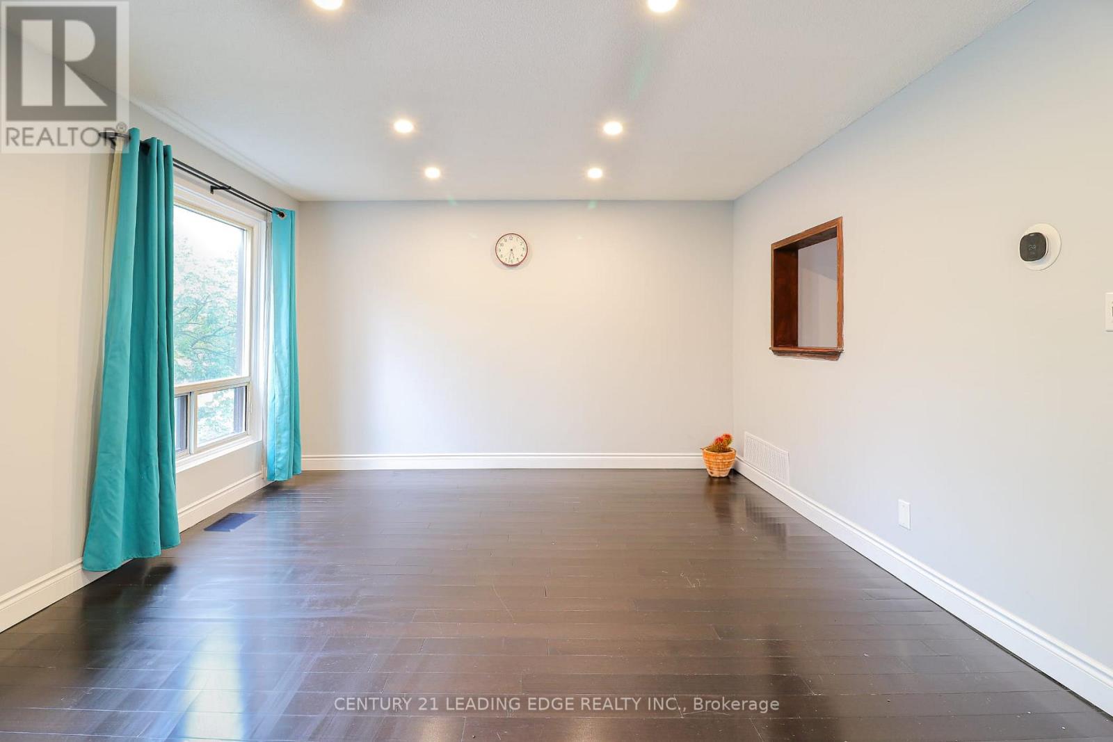 2 - 2 CARLETON PLACE