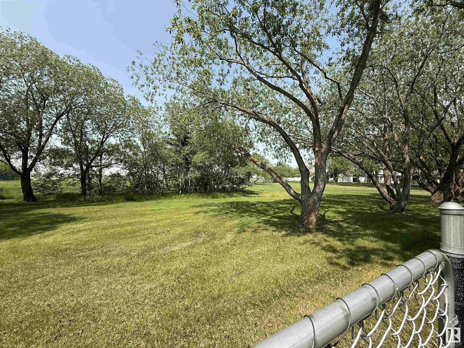 1114 MOYER DR